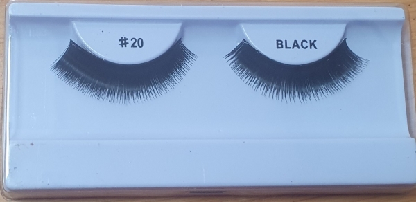 Fluffy, cat-eye, wispy eyelashes