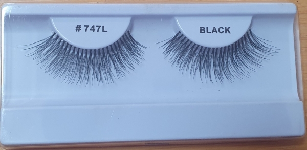 Fluffy, cat-eye, wispy eyelashes