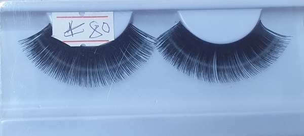 Fluffy, cat-eye, wispy eyelashes
