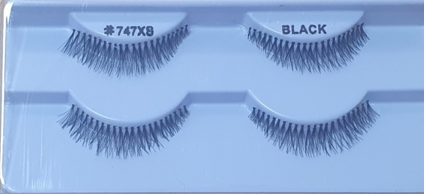 Fluffy, cat-eye, wispy eyelashes