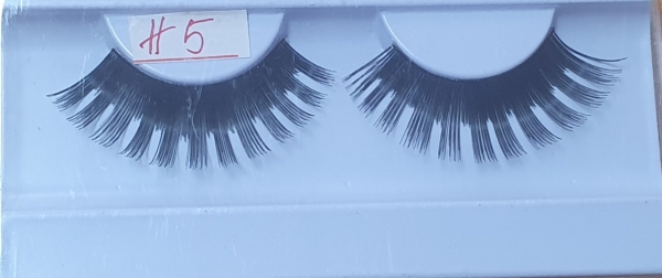 Fluffy, cat-eye, wispy eyelashes