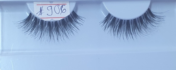 Fluffy, cat-eye, wispy eyelashes