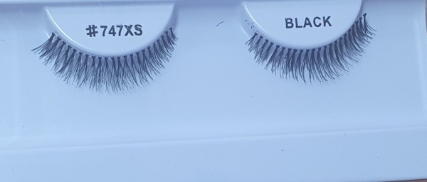 Fluffy, cat-eye, wispy eyelashes