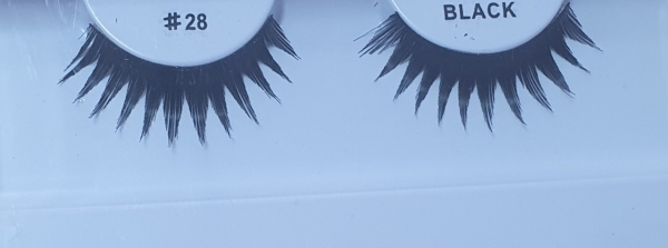 Fluffy, cat-eye, wispy eyelashes
