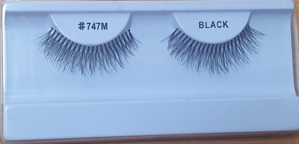 Fluffy, cat-eye, wispy eyelashes
