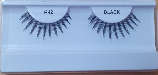 Fluffy, cat-eye, wispy eyelashes