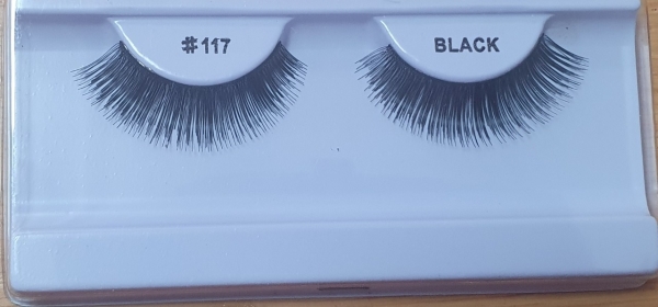 Fluffy, cat-eye, wispy eyelashes