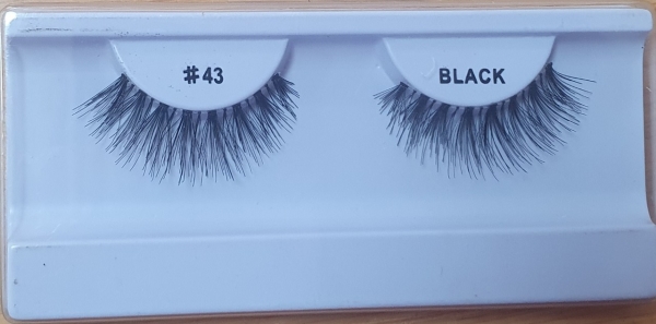 Fluffy, cat-eye, wispy eyelashes
