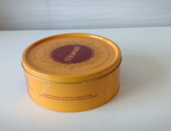 Round tin box
