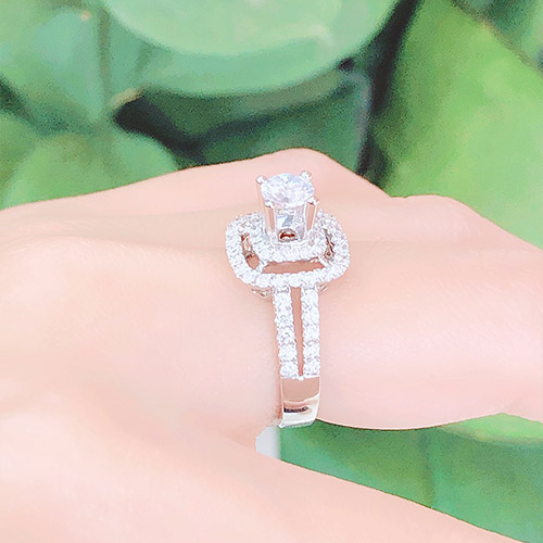 Womens diamond ring