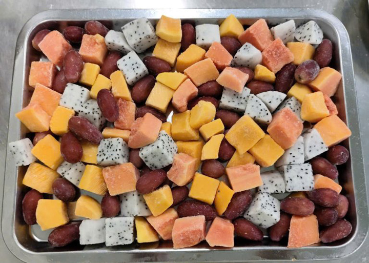 Frozen mixed fruits