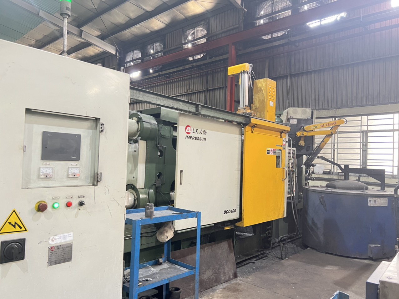 Aluminum casting machine