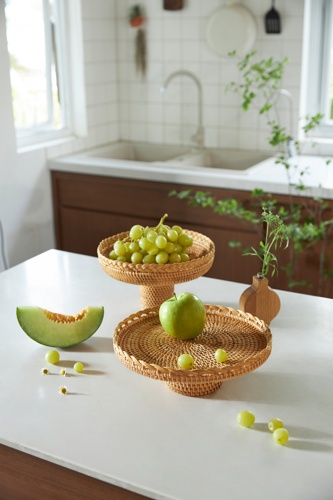 Flat tray with legs