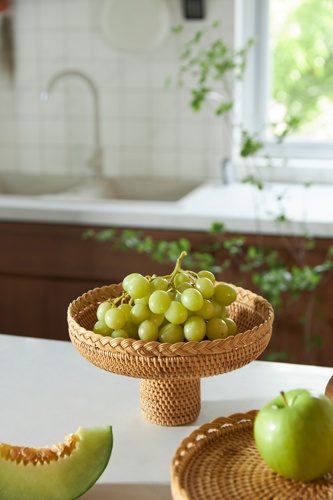 Round basket with leg