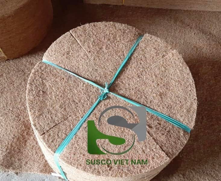 Plate-shaped coconut fiber mat