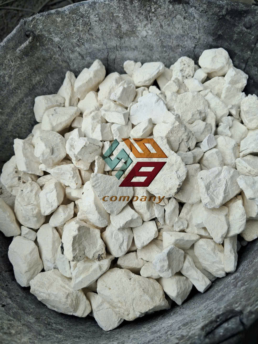 Powdered lime and lump lime
