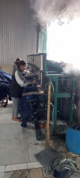 Label pressing machine