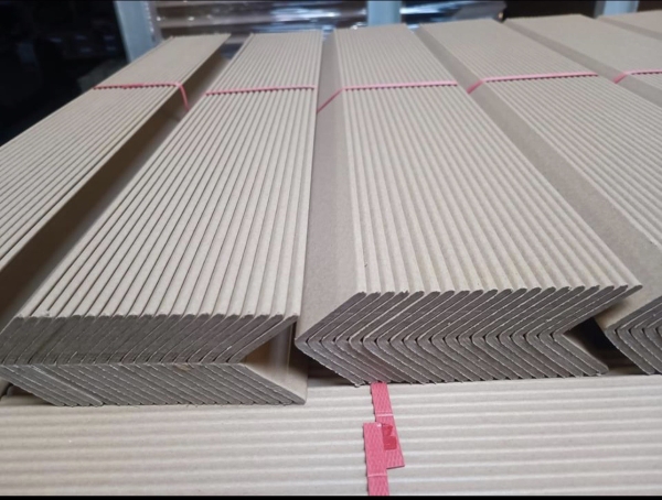 Honeycomb paper angle board