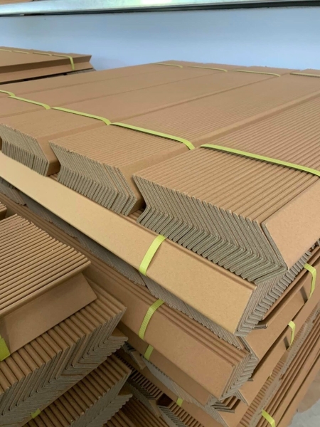 Honeycomb paper angle board