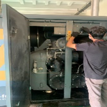 Cleaning air compressor without oil