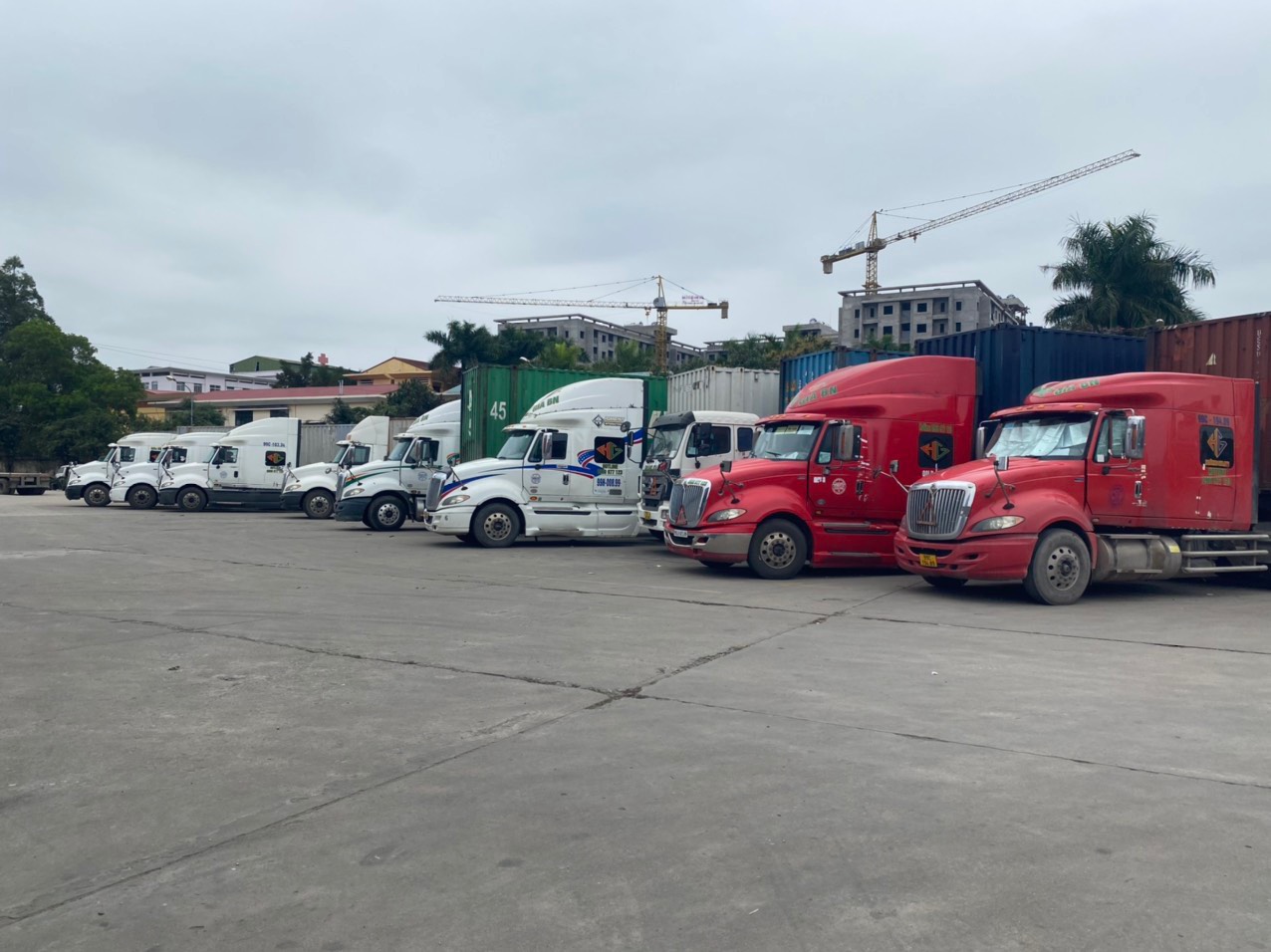 Container, truck & semi-trailers for rent