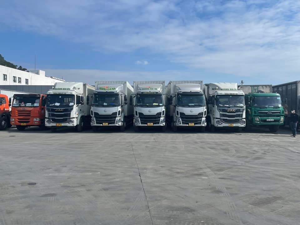 Container, truck & semi-trailers for rent