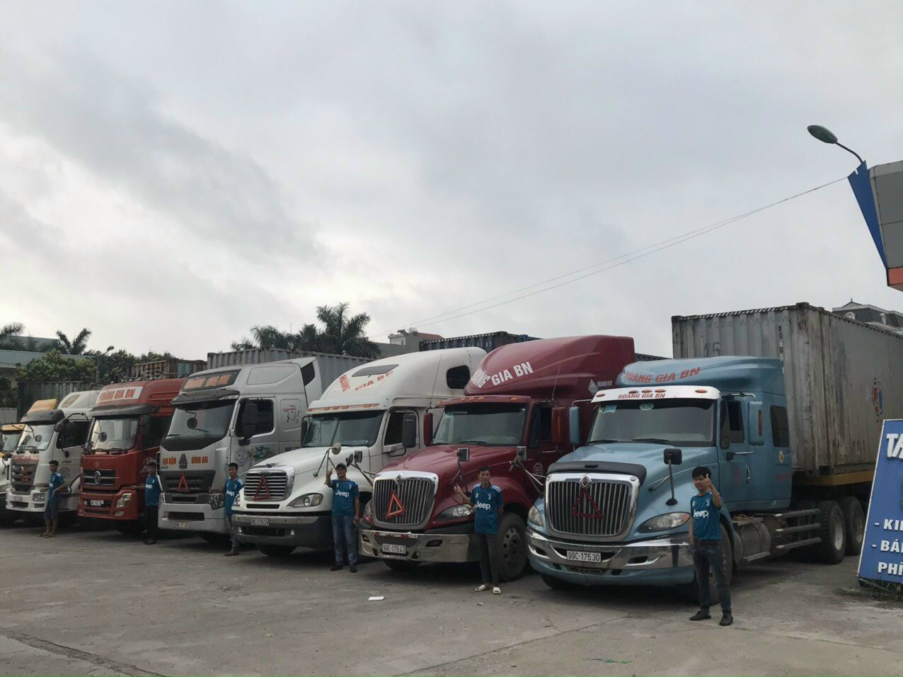 Container, truck & semi-trailers for rent