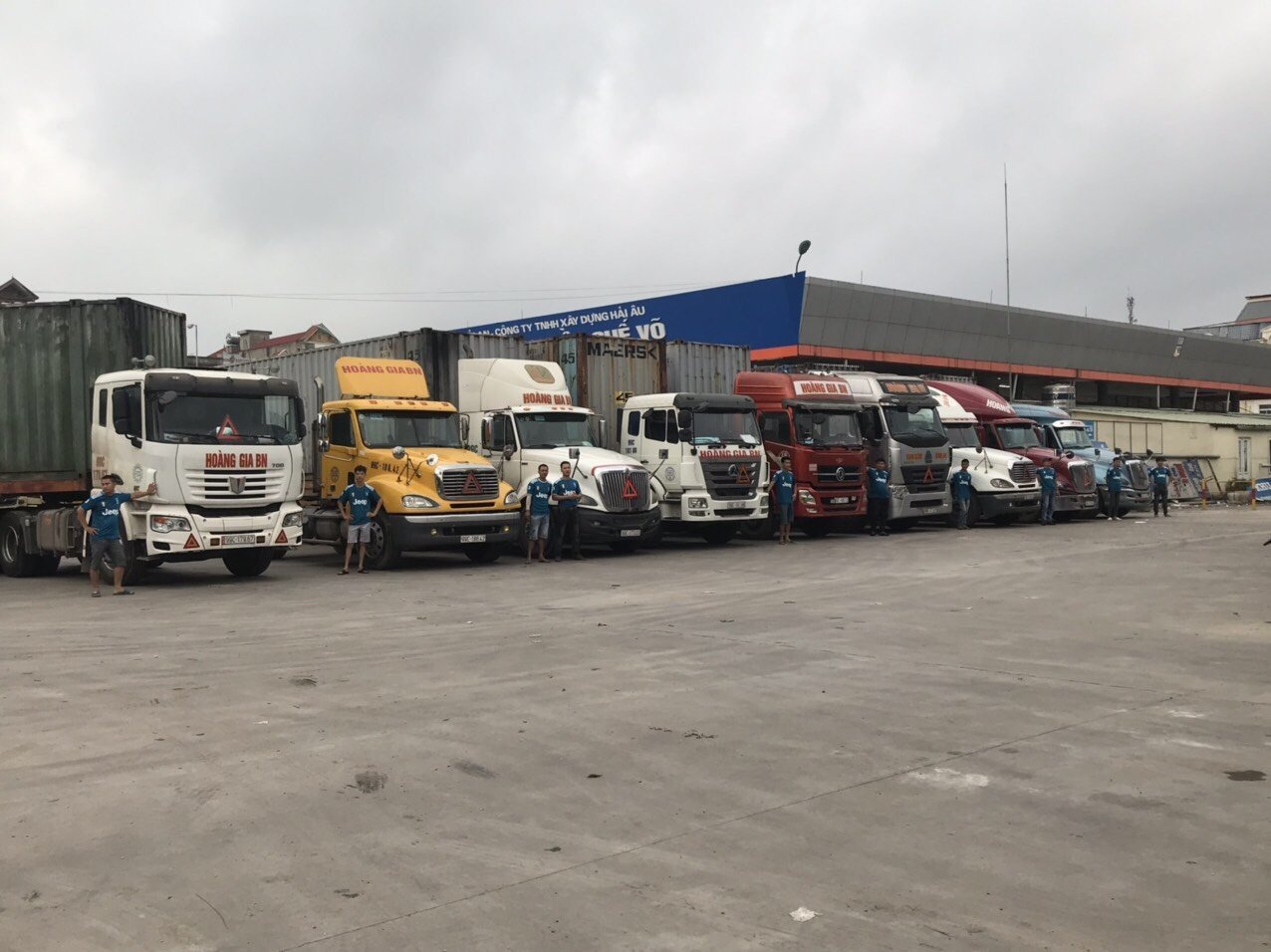 Container, truck & semi-trailers for rent