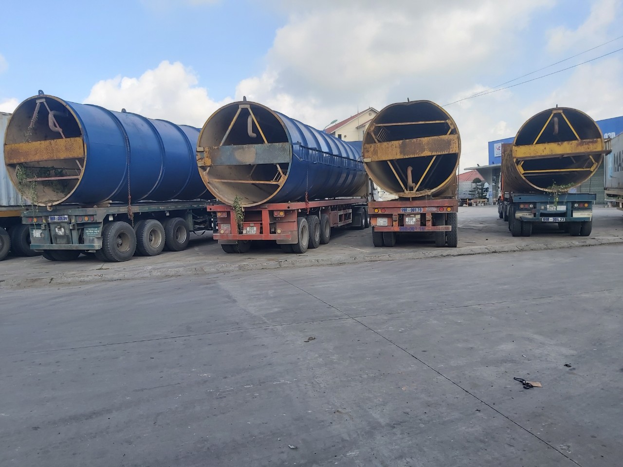 Container, truck & semi-trailers for rent
