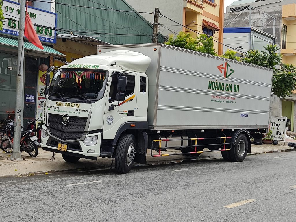 Container, truck & semi-trailers for rent