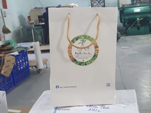 Paper gift bag