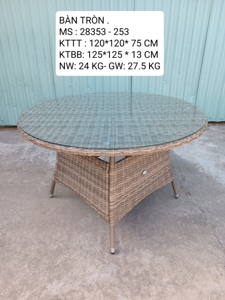 Poly rattan tables & chairs