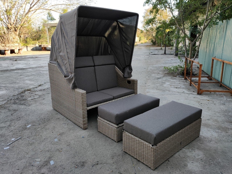 Poly rattan tables & chairs