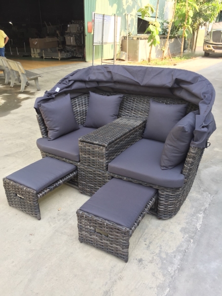 Poly rattan tables & chairs