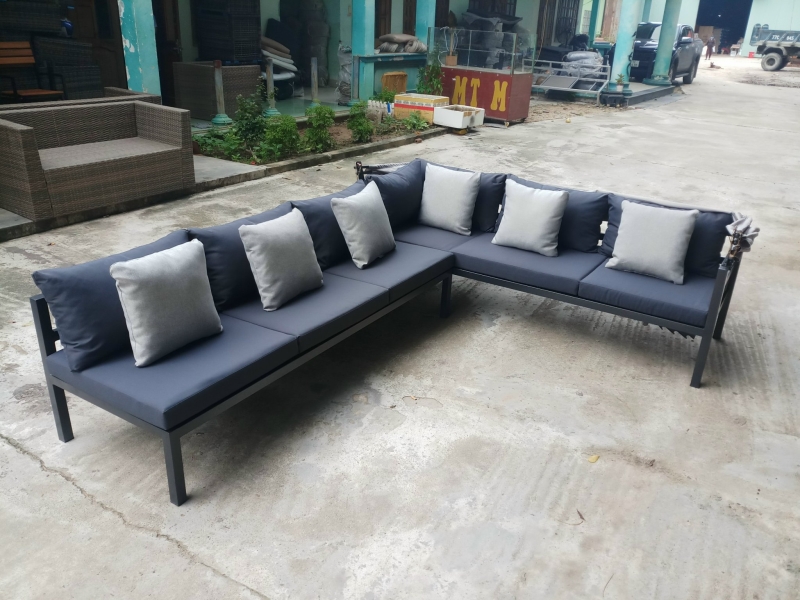 Poly rattan tables & chairs