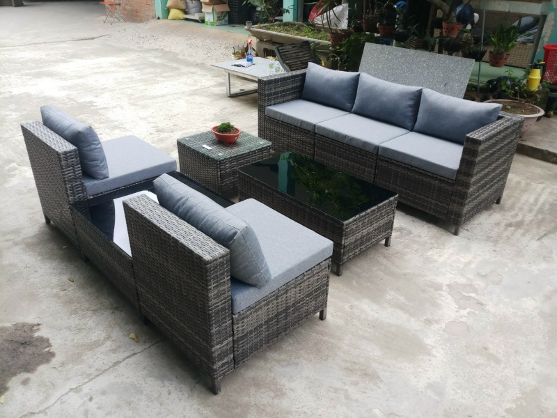 Poly rattan tables & chairs