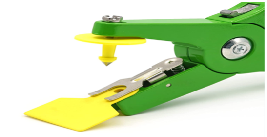 Livestock ear tag plier