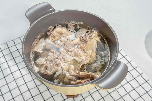 Oil absorbing cooking paper