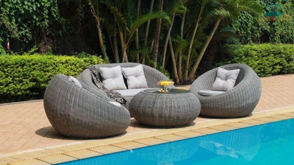 Poly rattan tables and chairs