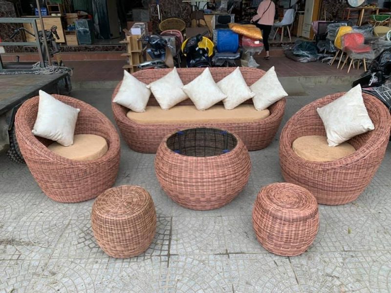 Poly rattan tables and chairs