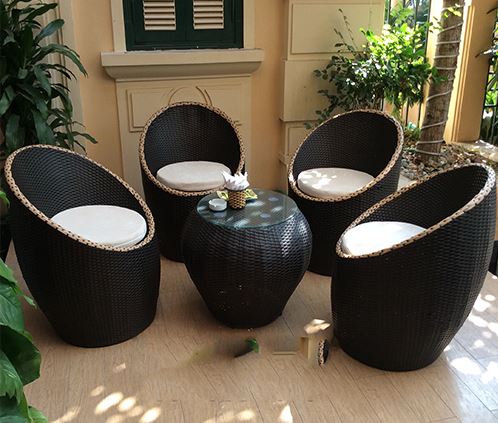 Poly rattan tables and chairs