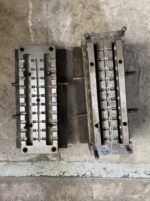 Plastic injection mold