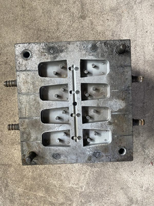 Plastic injection mold