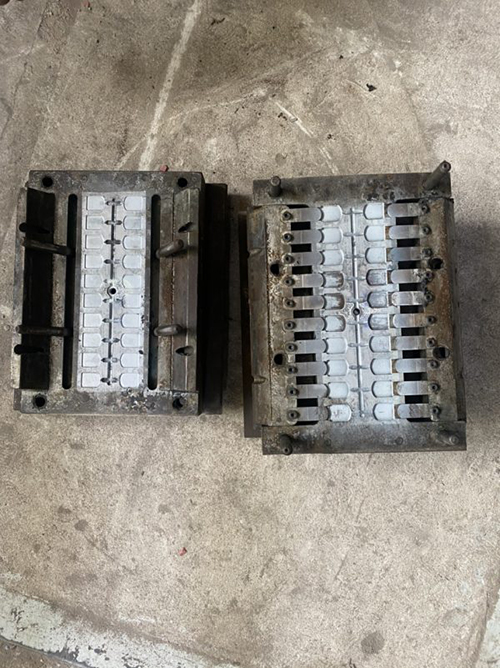 Plastic injection mold