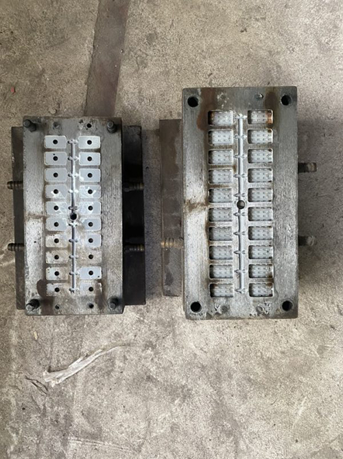 Plastic injection mold