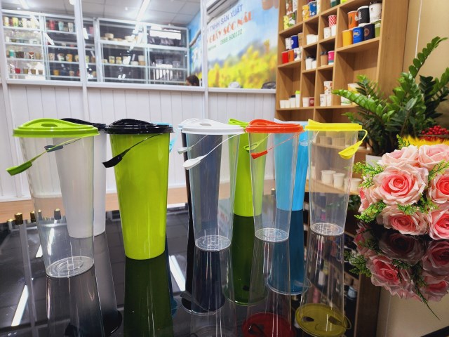 Plastic cup