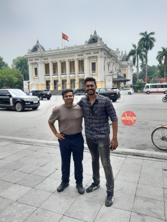 Happy tourists with VN Discovery