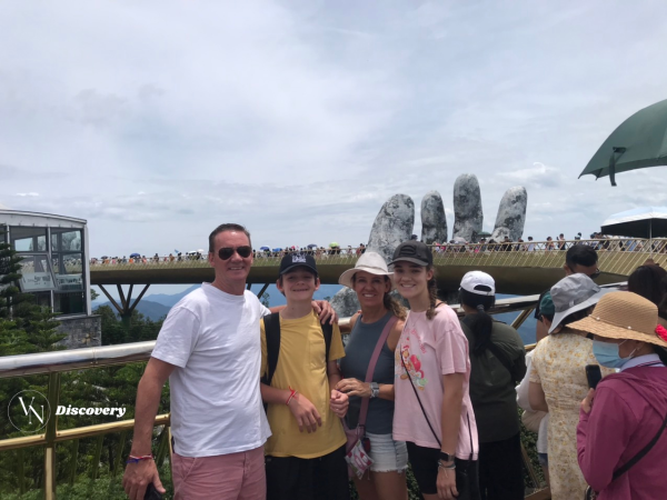 Happy tourists with VN Discovery