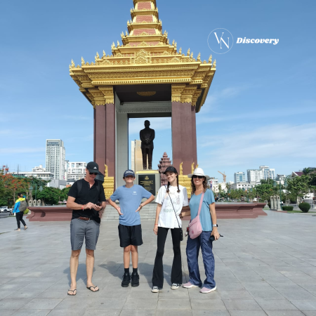 Happy tourists with VN Discovery in Cambodia