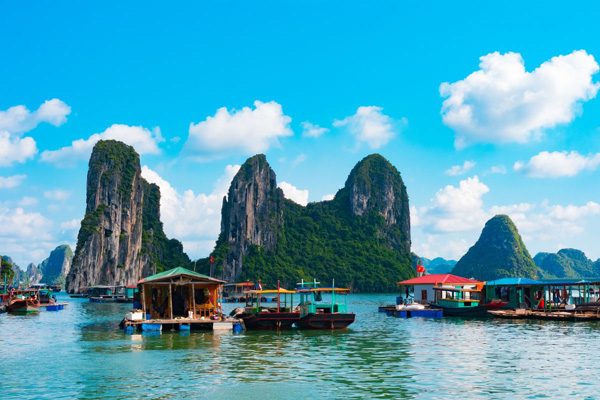 Fishing village in halong bay
